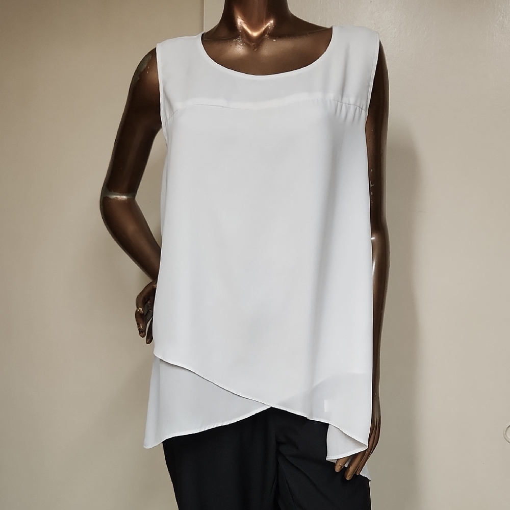 Cable & Gauge White Layered Sleeveless Asymetrical Hem Blouse
